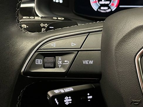 Used 2023 Audi Q8 Premium image 23