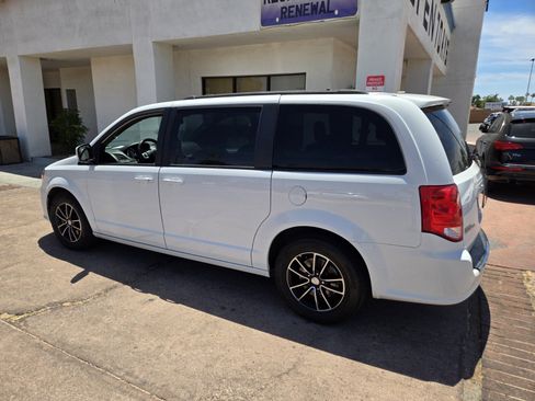 Used 2019 Dodge Grand Caravan GT FWD image 3
