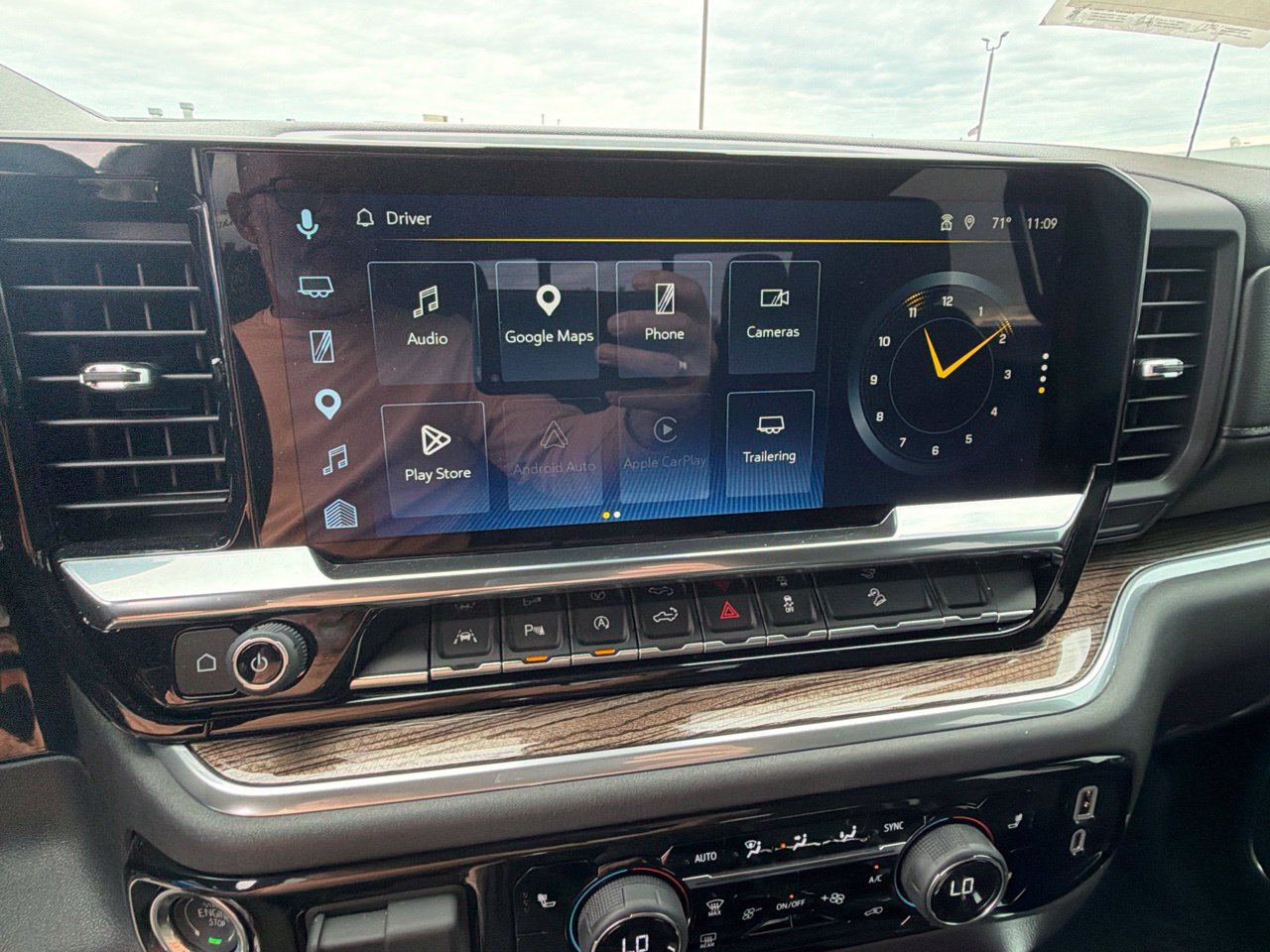 Used 2026 Chevrolet Silverado 1500 LT Trail Boss w/ LT Trail Boss Premium Package AWD/4WD image 17
