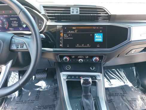 Certified 2025 Audi Q3 2.0T Premium w/ Convenience Package AWD/4WD image 21