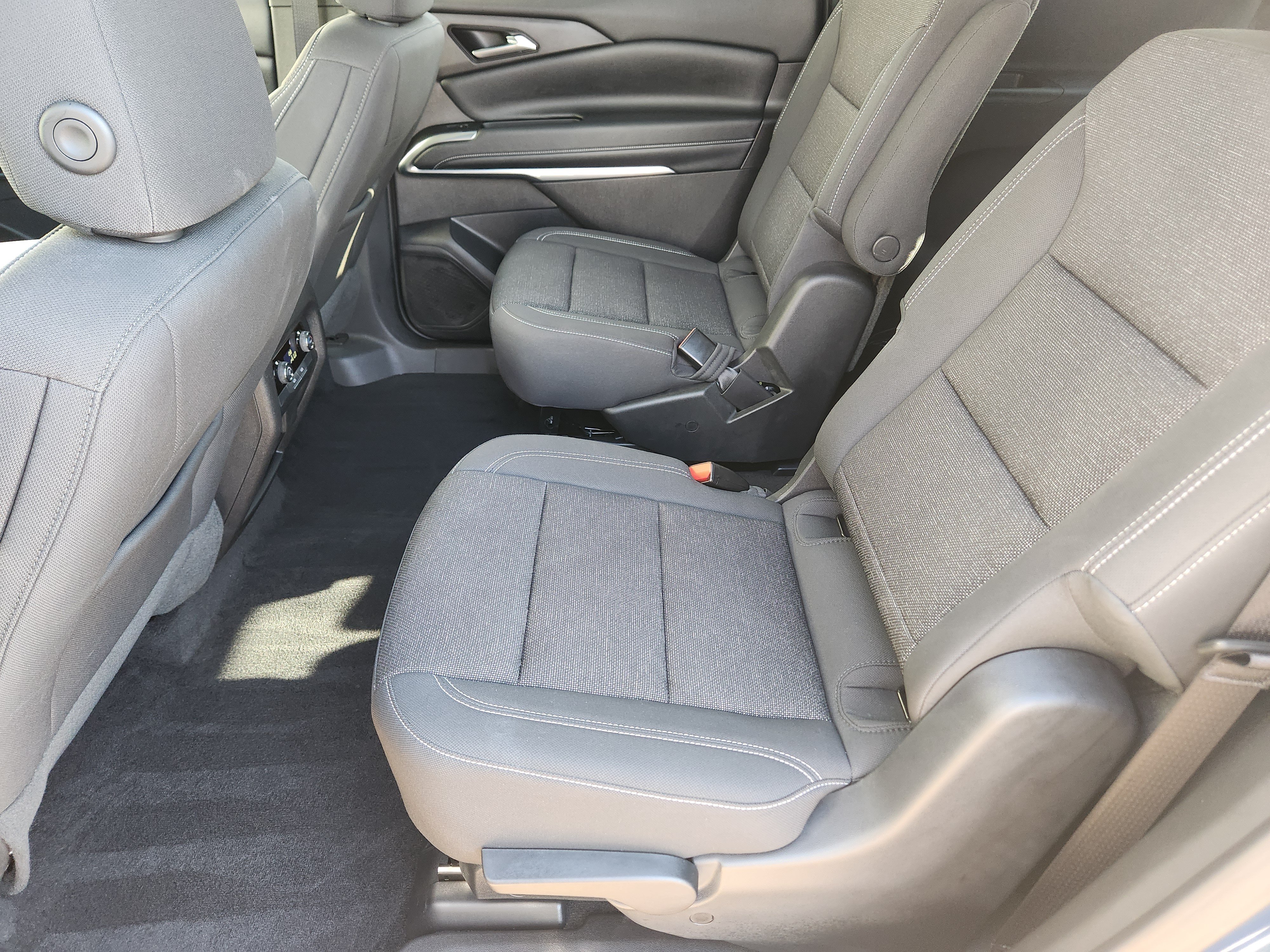Used 2025 Chevrolet Traverse LT w/ Driver Confidence Package FWD image 22