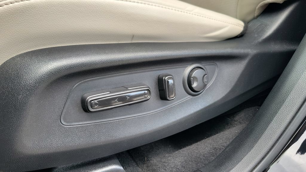Used 2024 Honda CR-V EX-L image 16