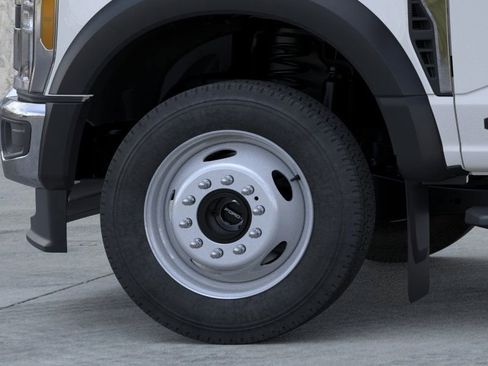 New 2025 Ford F450 XL w/ XL Chrome Package image 19