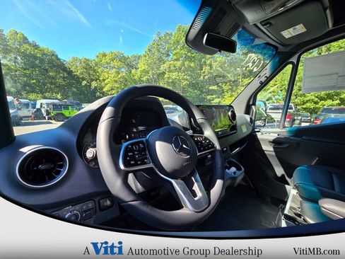 Used 2024 Mercedes-Benz Sprinter 2500 image 11