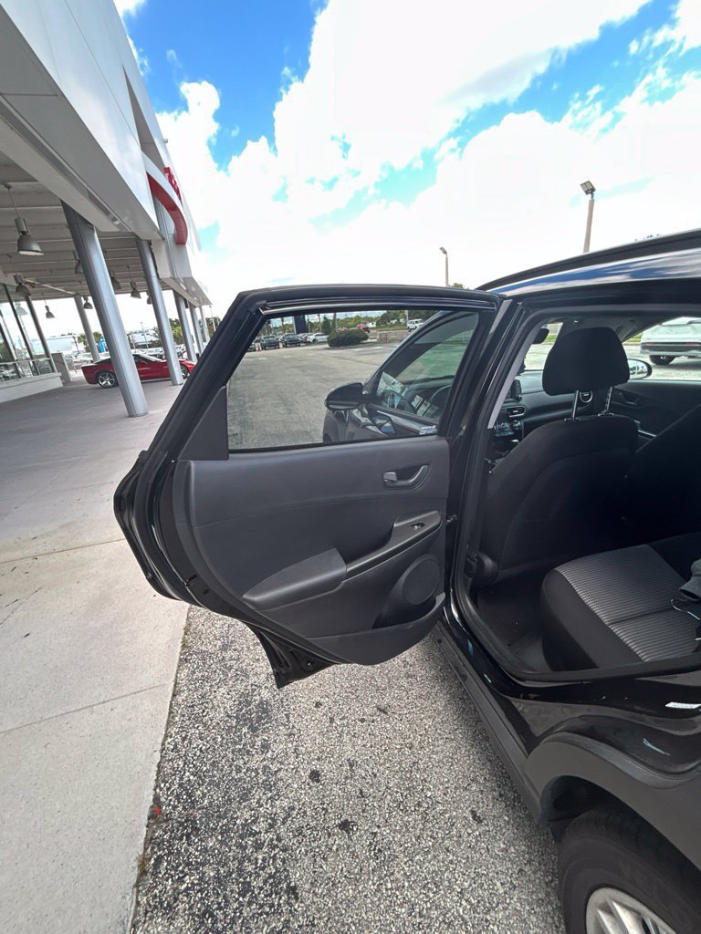 Used 2021 Hyundai Kona SEL Plus w/ Cargo Package AWD/4WD image 6