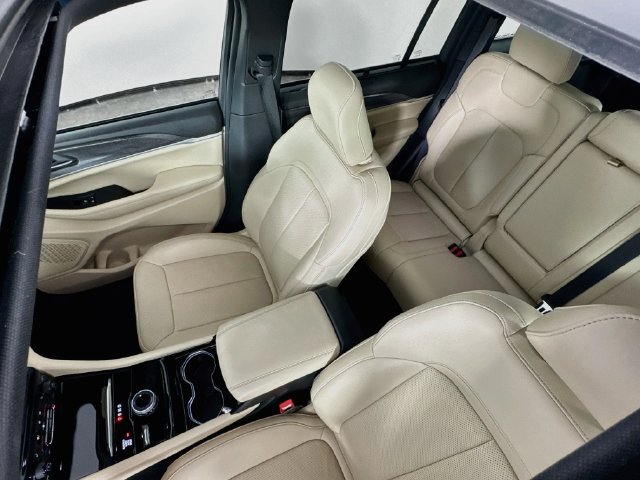 Used 2023 Jeep Grand Cherokee Limited w/ Luxury Tech Group II AWD/4WD image 27