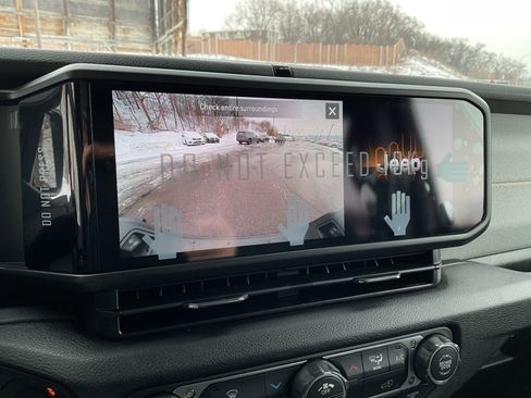 New 2026 Jeep Gladiator Sport AWD/4WD image 24