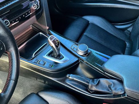 Used 2018 BMW 330i Sedan w/ Convenience Package image 13