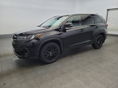Used 2019 Toyota Highlander SE image 2