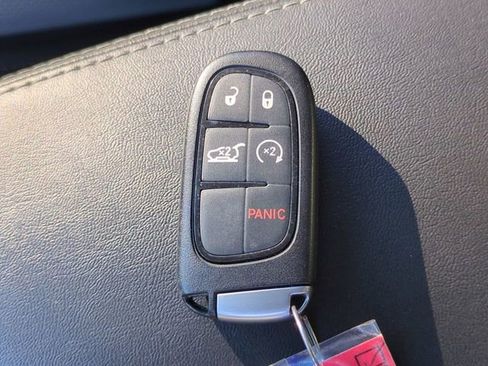Used 2022 Jeep Cherokee Limited AWD/4WD image 29