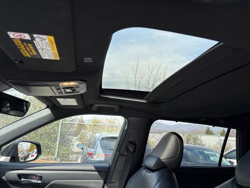 Used 2022 Toyota Highlander XSE image 11