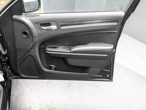 Used 2022 Chrysler 300 Touring w/ Sport Appearance Package image 40