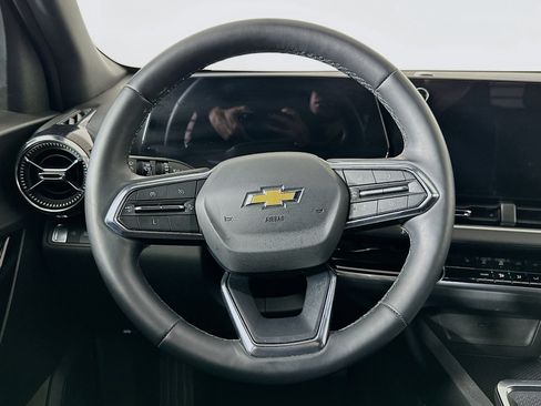 Used 2025 Chevrolet Equinox LT image 18