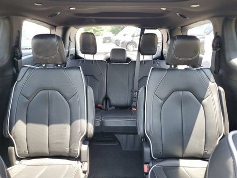 Used 2026 Chrysler Pacifica Limited FWD image 13