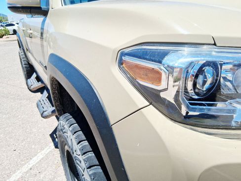 Used 2019 Toyota Tacoma TRD Off-Road w/ Technology Package AWD/4WD image 16