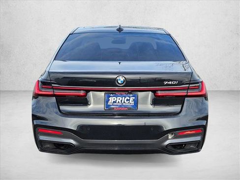 Used 2021 BMW 740i w/ M Sport Package image 7