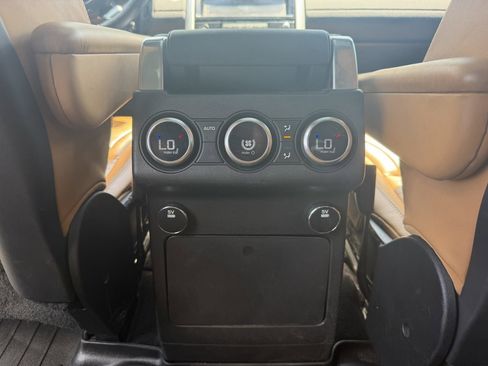 Used 2017 Land Rover Discovery HSE AWD/4WD image 19
