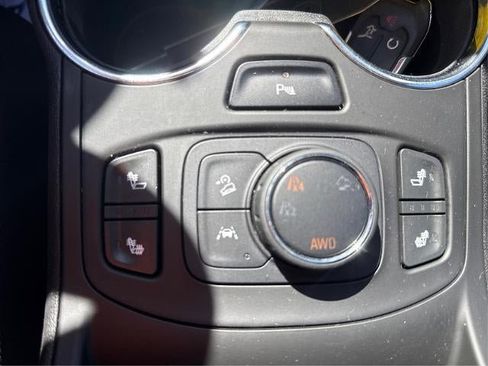 Used 2022 GMC Terrain SLT w/ Infotainment Package II image 18