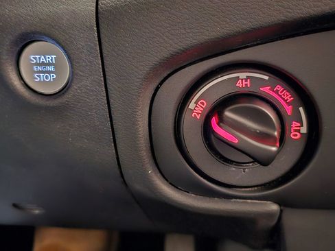 Used 2022 Nissan Frontier PRO-4X w/ Technology Package AWD/4WD image 14