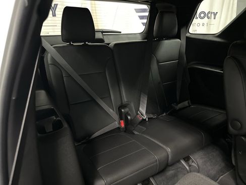 Used 2022 Chevrolet Traverse High Country image 40