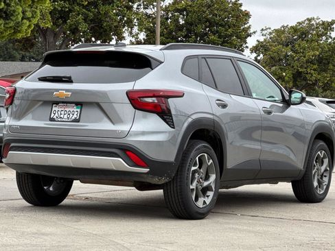 Used 2025 Chevrolet Trax LT w/ Driver Confidence Package FWD image 6