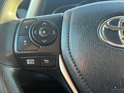 Used 2015 Toyota RAV4 LE image 18
