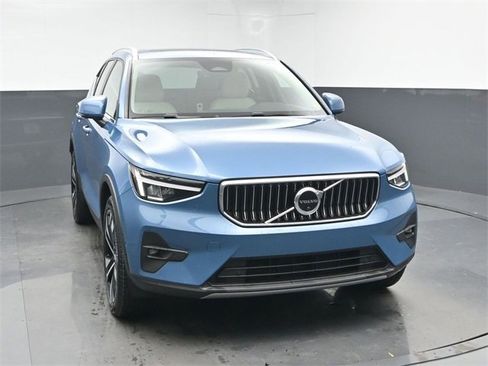 Used 2023 Volvo XC40 B5 Ultimate w/ Protection Package Premier image 2
