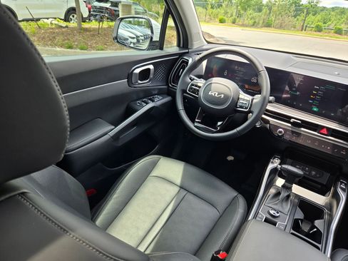 Used 2025 Kia Sorento S w/ Panoramic Sunroof Package FWD image 9