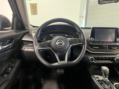 Used 2024 Nissan Altima 2.5 SV FWD image 22