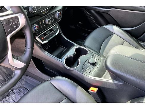 Used 2024 GMC Terrain SLT w/ Infotainment Package II AWD/4WD image 16