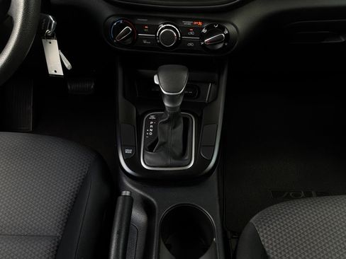 Used 2025 Kia Soul LX w/ LX Technology Package FWD image 13