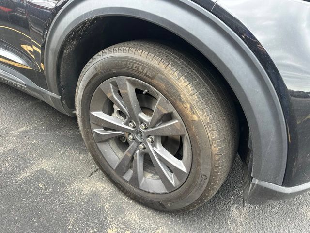 Used 2023 Ford Explorer XLT w/ XLT Sport Appearance Package AWD/4WD image 3