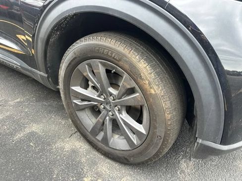 Used 2023 Ford Explorer XLT w/ XLT Sport Appearance Package AWD/4WD image 3