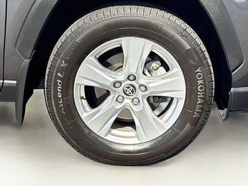 Used 2020 Toyota RAV4 XLE w/ XLE Grade Weather Package AWD/4WD image 31