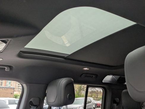 Used 2023 Land Rover Defender 110 X-Dynamic SE image 13