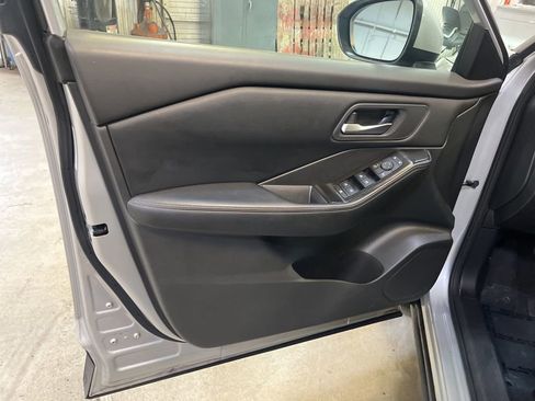 Used 2025 Nissan Rogue SV FWD image 31