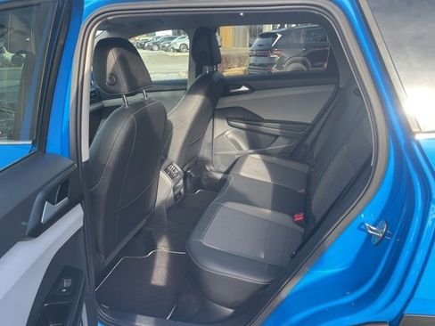 Certified 2023 Volkswagen Taos SE w/ Panoramic Sunroof Package image 8
