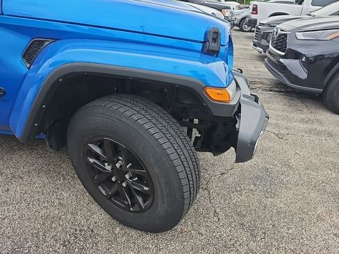 Used 2023 Jeep Gladiator Sport AWD/4WD image 16