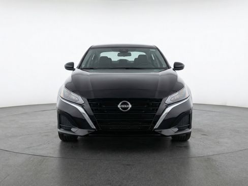 Used 2025 Nissan Altima 2.5 SV image 2