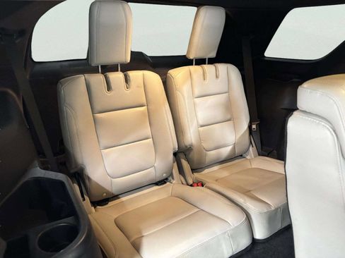 Used 2018 Ford Explorer XLT w/ Equipment Group 202A image 19