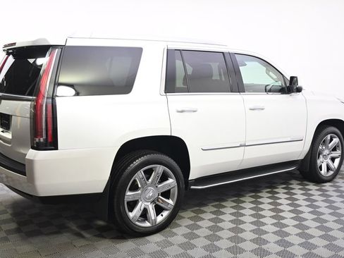 Used 2016 Cadillac Escalade Luxury AWD/4WD image 7
