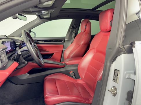 Certified 2024 Porsche Macan 4 Electric AWD/4WD image 5