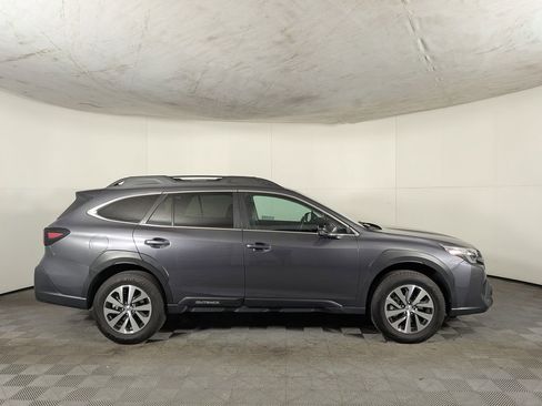 Used 2025 Subaru Outback Premium image 6