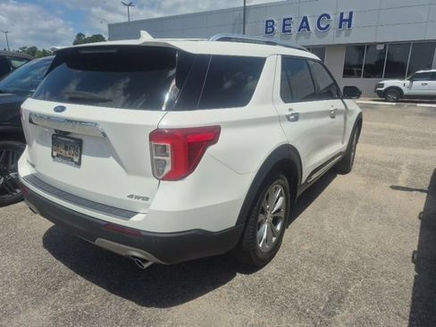 Used 2023 Ford Explorer Limited AWD/4WD image 3