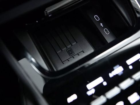 Certified 2026 Porsche Cayenne E-Hybrid Coupe AWD/4WD image 31