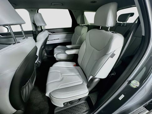 Used 2025 Hyundai Palisade SEL FWD image 29