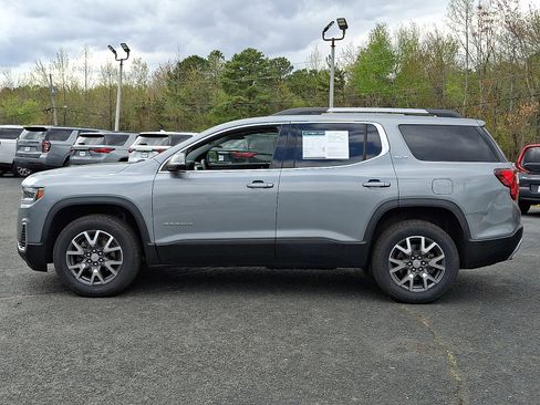 Certified 2023 GMC Acadia SLE w/ Driver Convenience Package FWD image 4