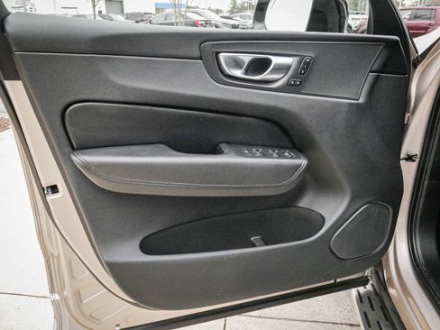 Used 2024 Volvo XC60 B5 Core image 14