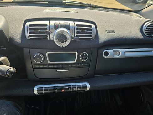 Used 2013 smart fortwo pure image 11