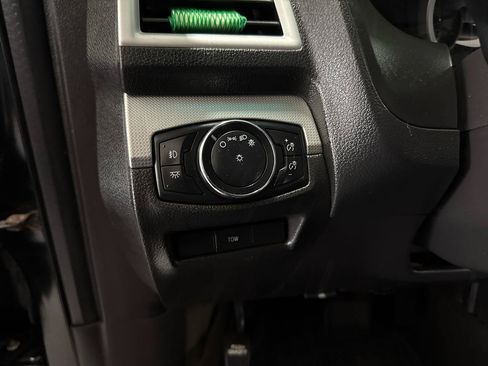 Used 2015 Ford Explorer XLT w/ Equipment Group 202B AWD/4WD image 11